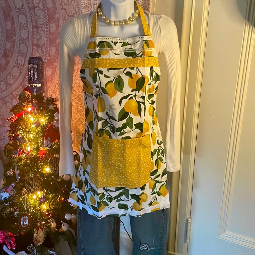 “When Life Gives You Lemons” Apron 🍋